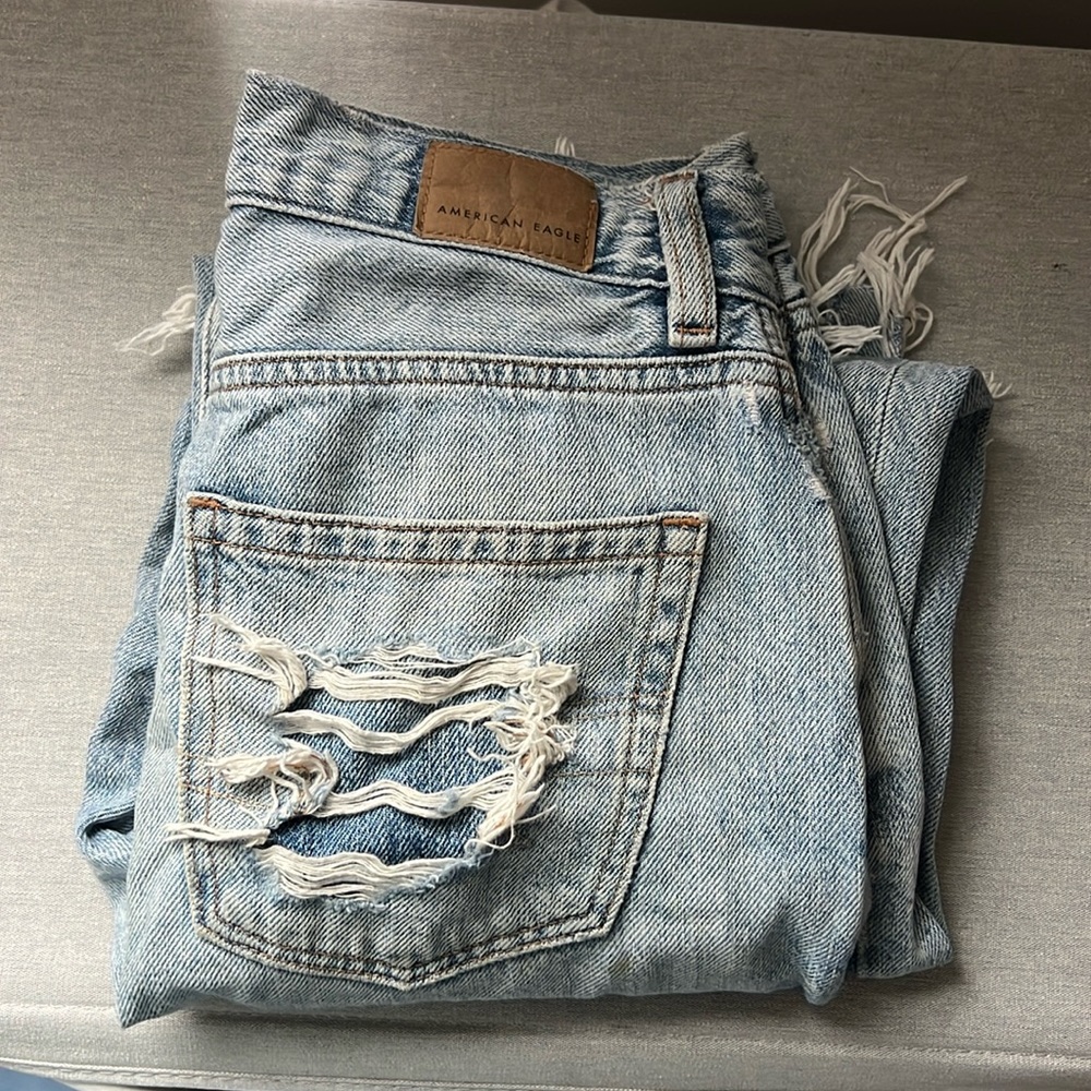 American Eagle ripped jeans Size: 00